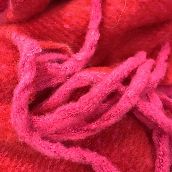 Anthropologie red/ pink reversible fringe soft scarf  new with tags - Picture 6 of 6